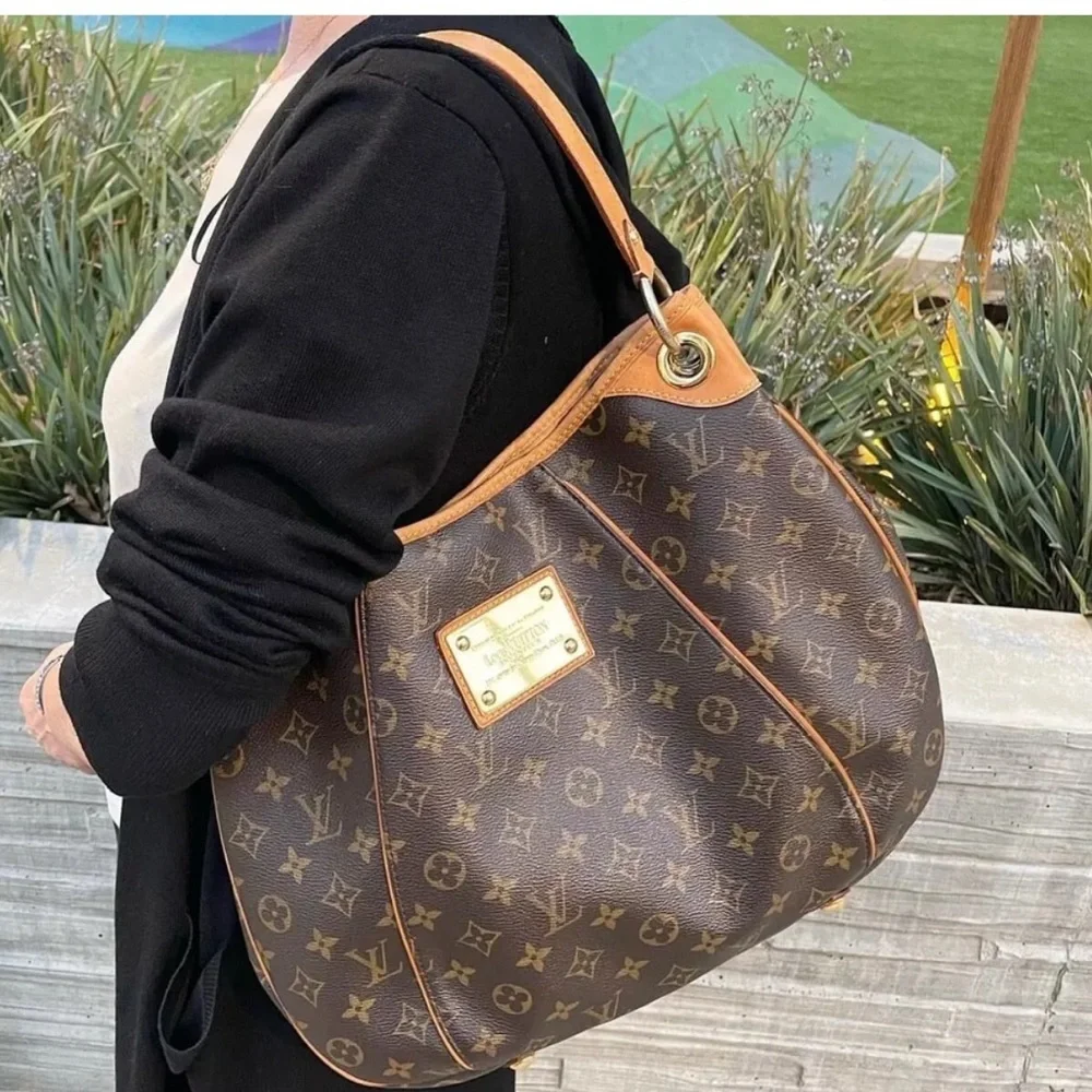 Louis Vuitton Galleria - Picture 15 of 16